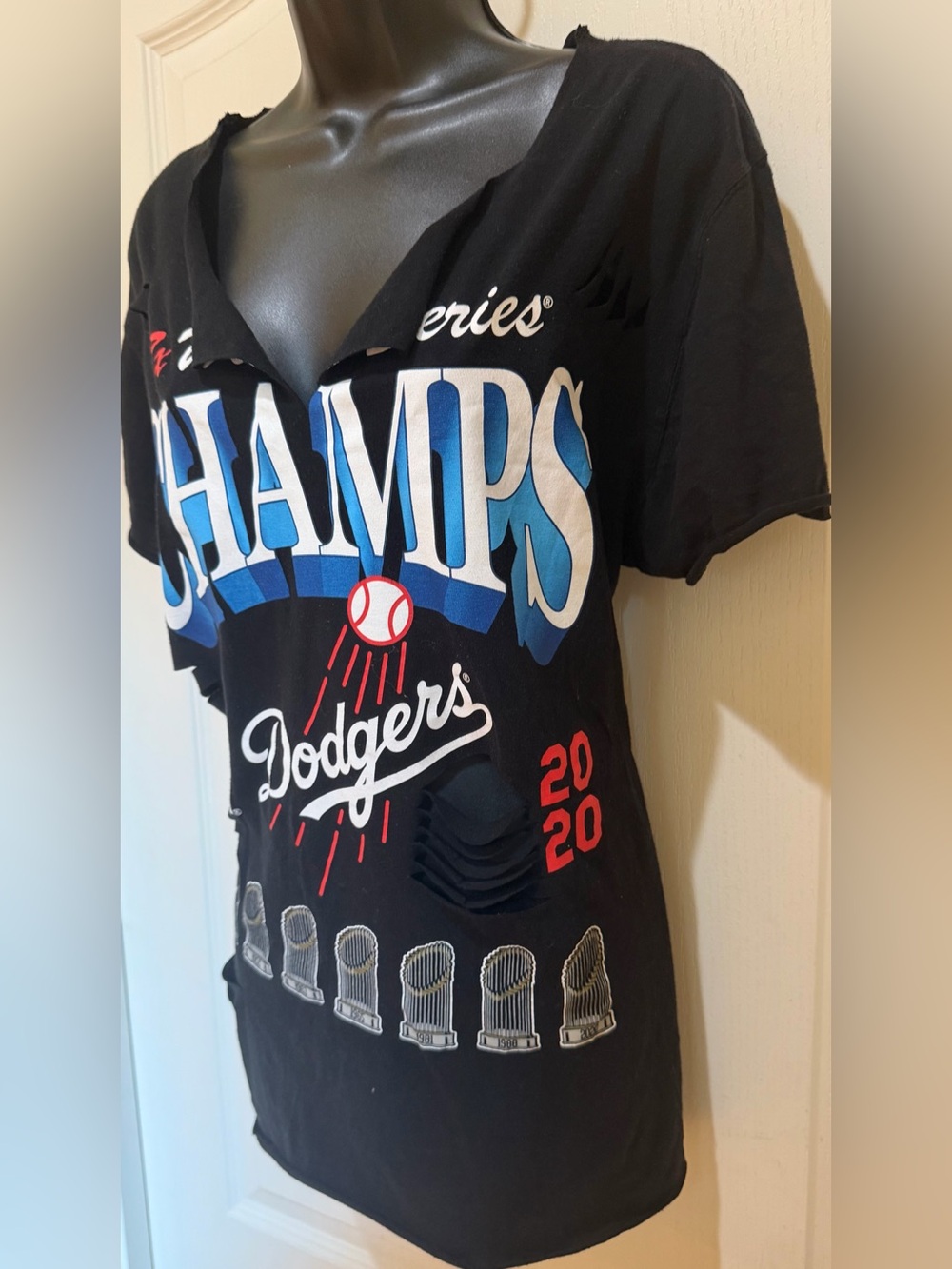 Los Angeles Black 'Champs' Graphic Tee size M/L - Picture 4 of 5